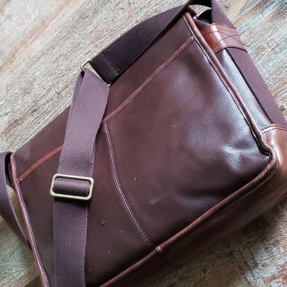 BUXTON Brown Leather Messenger Satchel. UNISEX - Picture 3 of 11